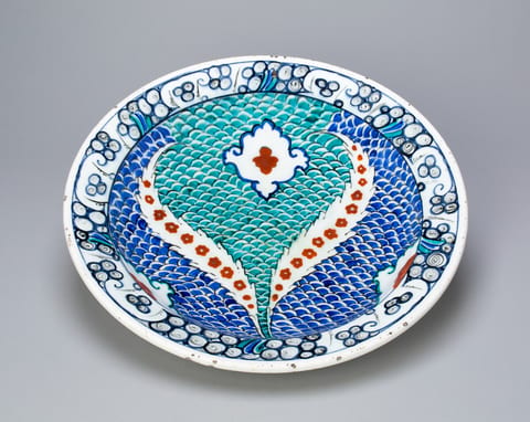 Serving Dish (Tabaq) by Ottoman Turkey (Iznik), fritware, underglaze painting